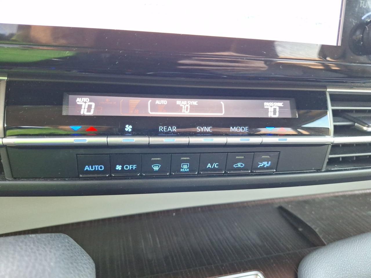 2024 Toyota Sienna LE Hurst TX