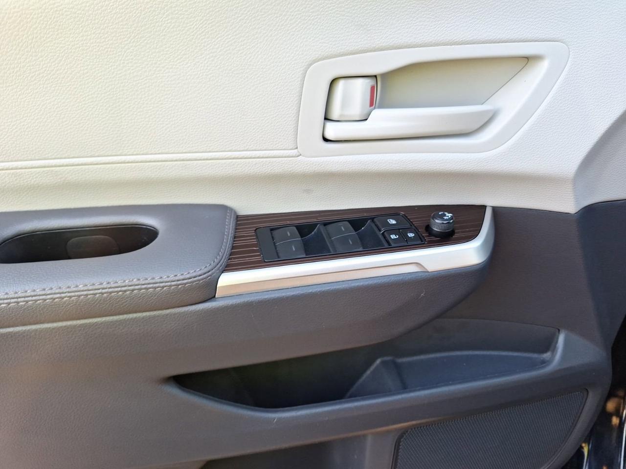 2024 Toyota Sienna LE Hurst TX