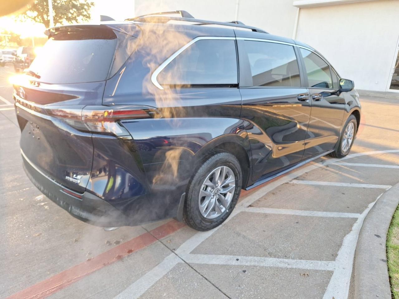 2024 Toyota Sienna LE Hurst TX