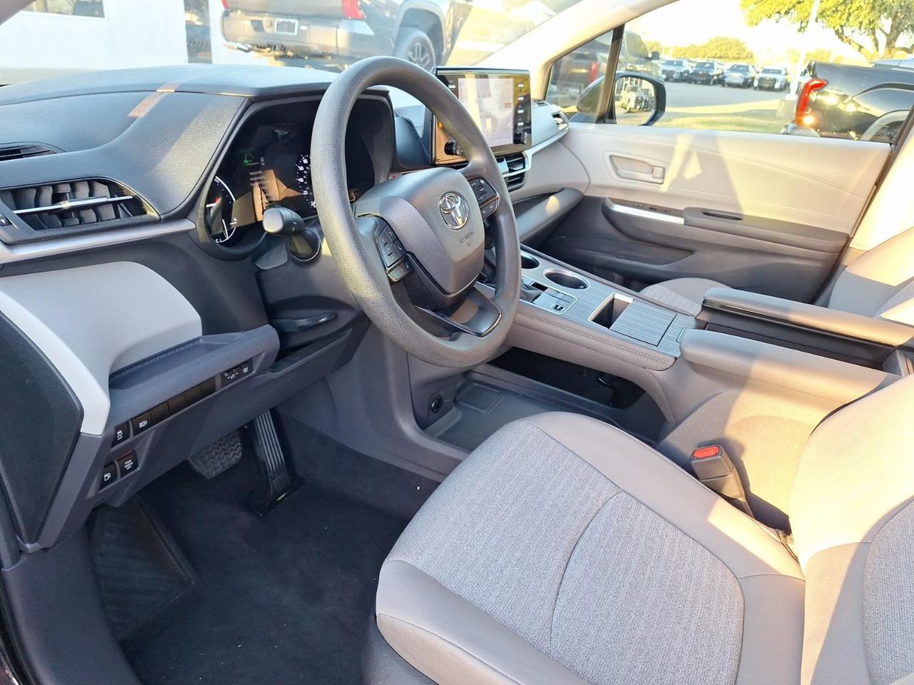 2024 Toyota Sienna LE Hurst TX