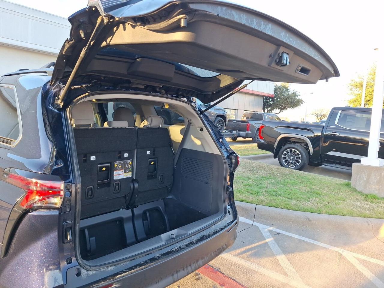 2024 Toyota Sienna LE Hurst TX