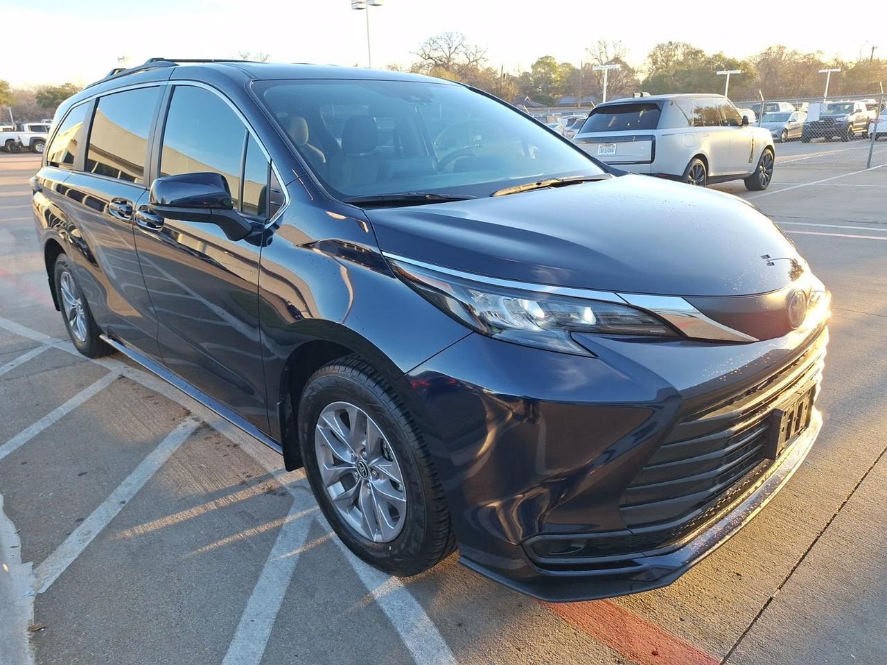 2024 Toyota Sienna LE Hurst TX