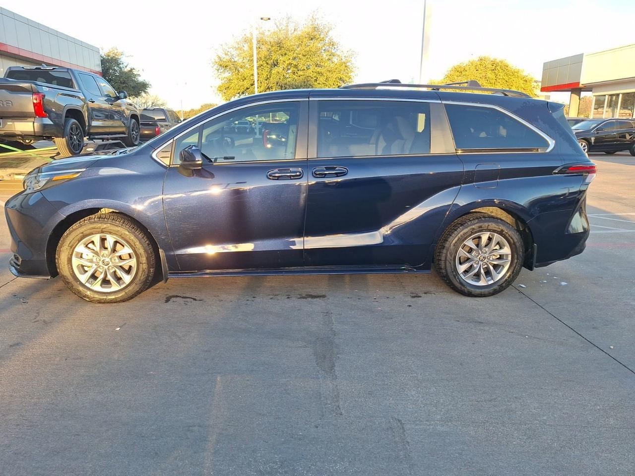 2024 Toyota Sienna LE Hurst TX