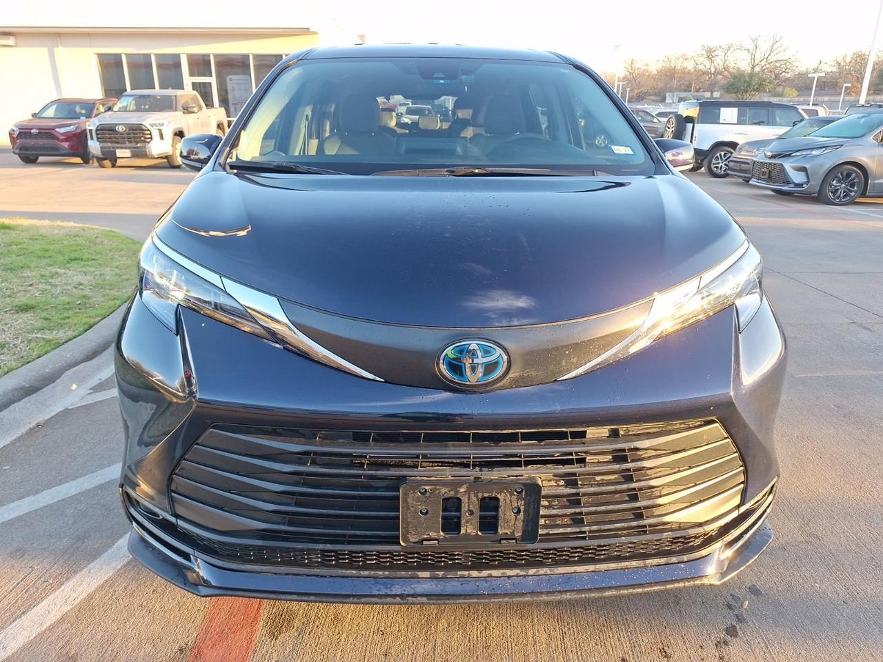 2024 Toyota Sienna LE Hurst TX