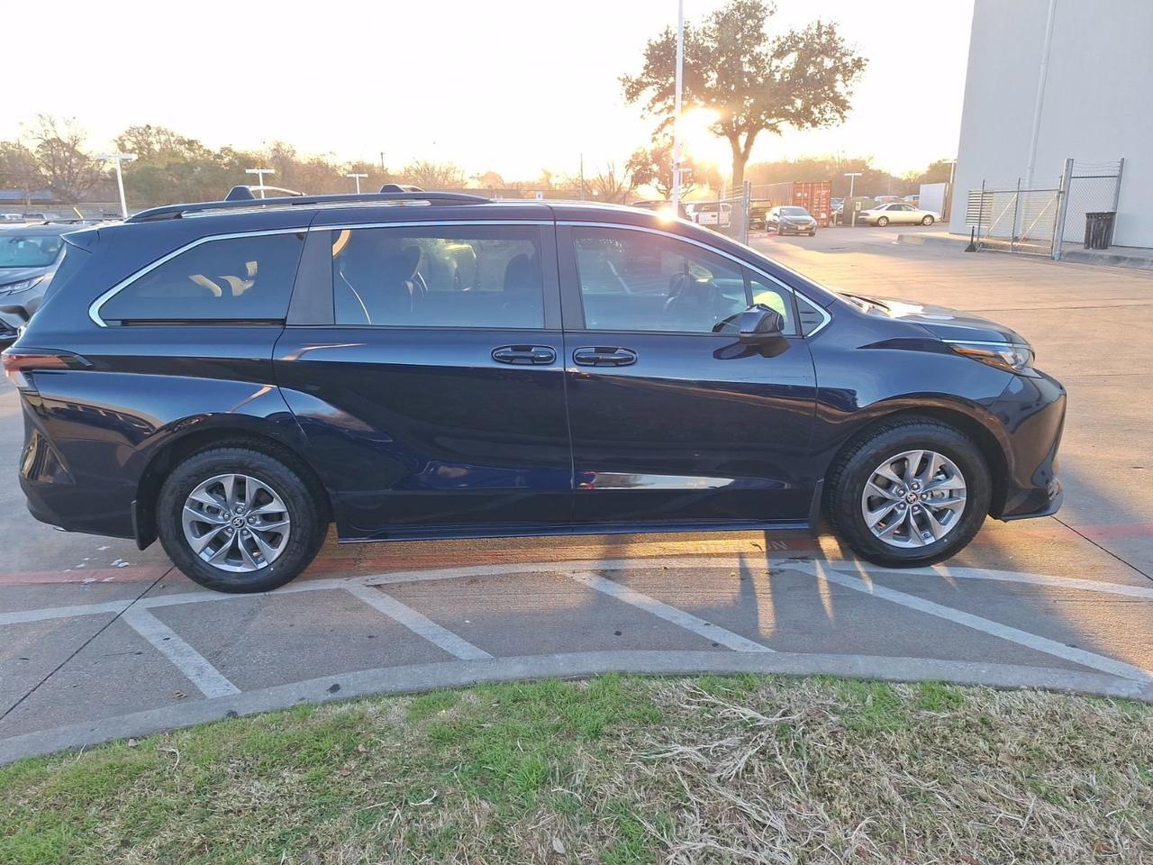 2024 Toyota Sienna LE Hurst TX