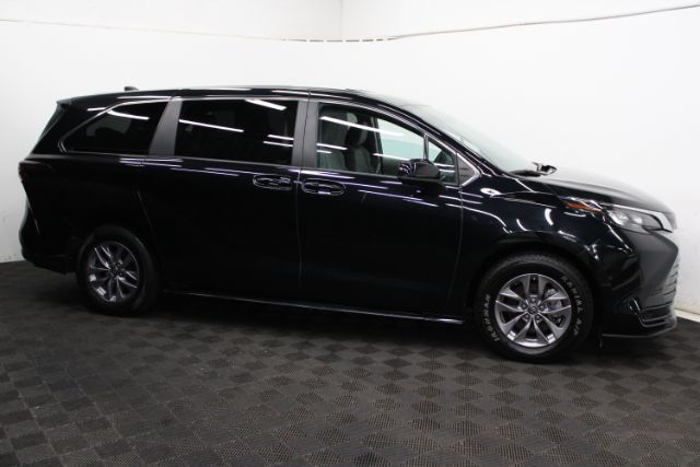 2024 Toyota Sienna LE Hybrid Chantilly VA
