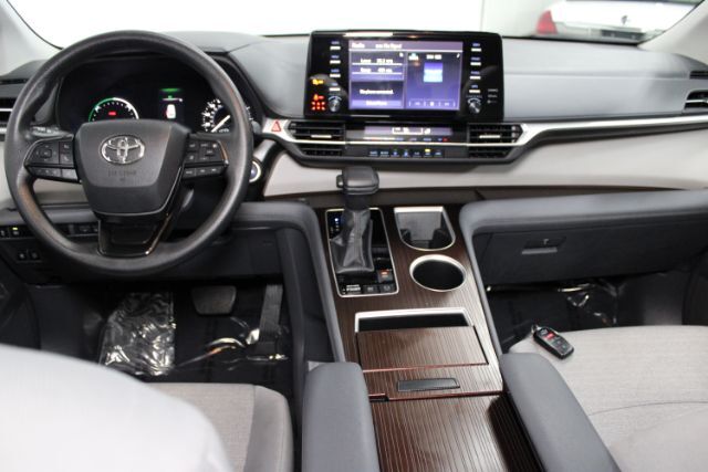 2024 Toyota Sienna LE Hybrid