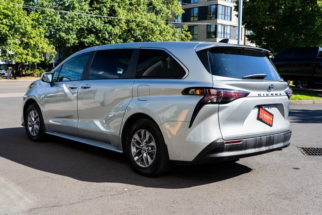 2024 Toyota Sienna LE Beaverton OR