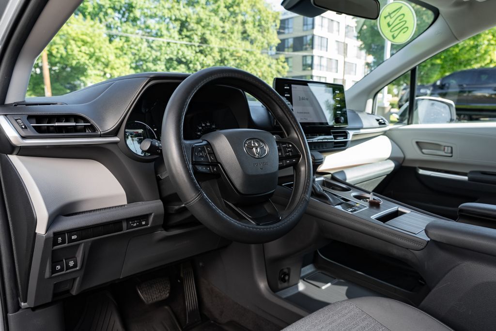 2024 Toyota Sienna LE Beaverton OR