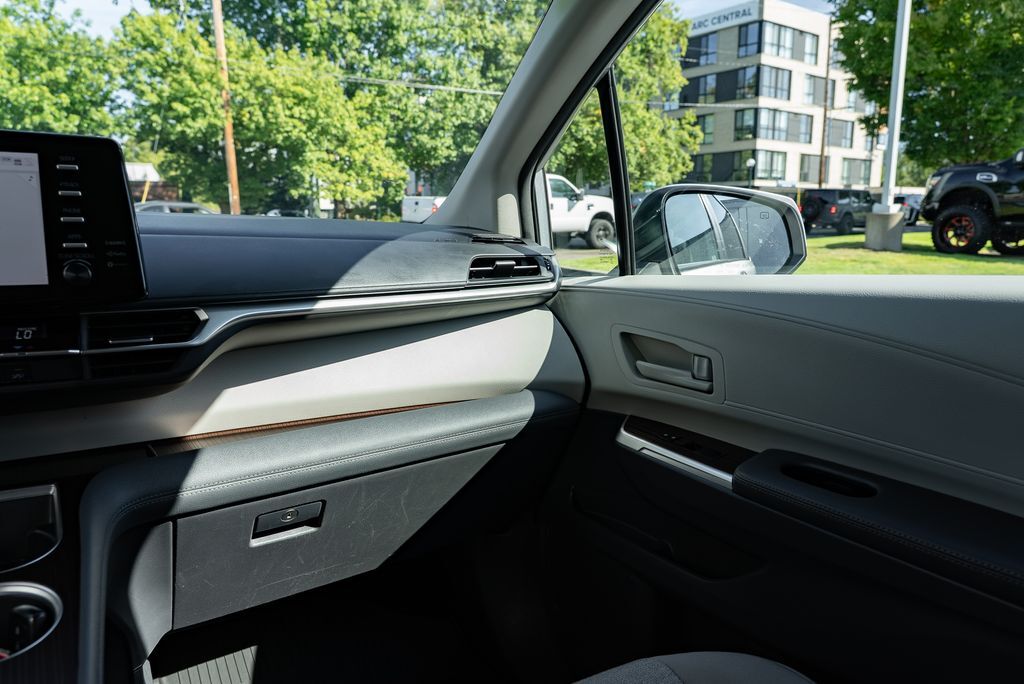 2024 Toyota Sienna LE Beaverton OR