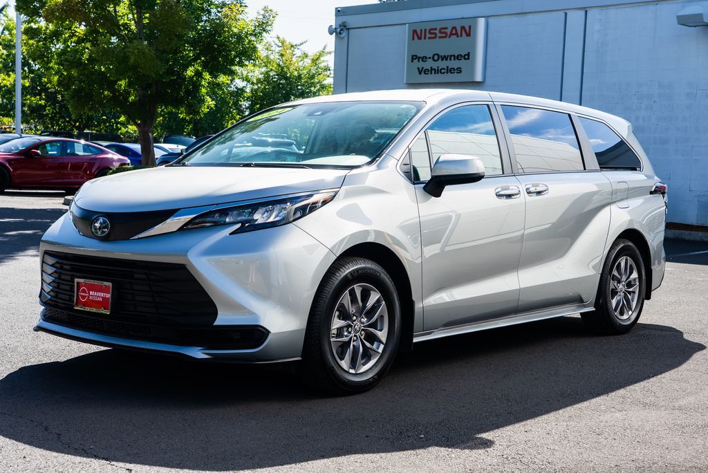 2024 Toyota Sienna LE Beaverton OR