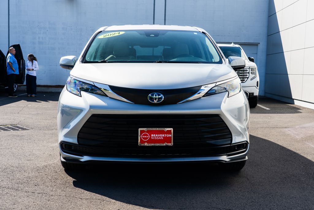 2024 Toyota Sienna LE Beaverton OR