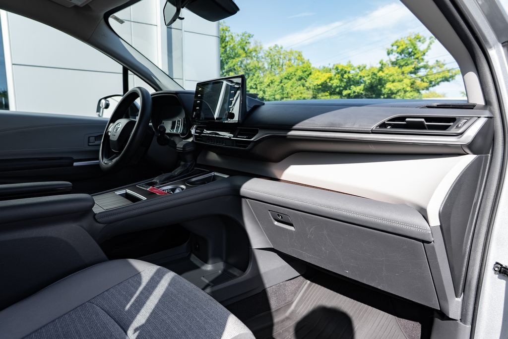 2024 Toyota Sienna LE Beaverton OR