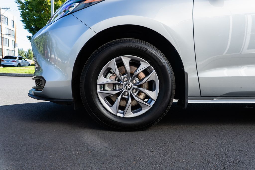 2024 Toyota Sienna LE Beaverton OR