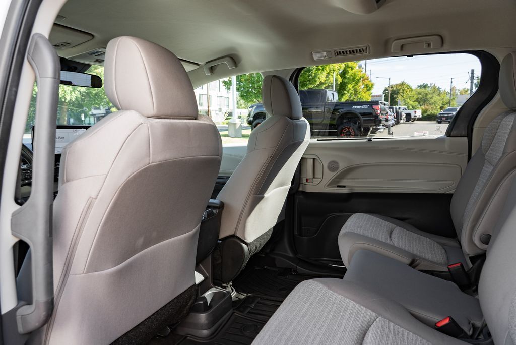 2024 Toyota Sienna LE Beaverton OR