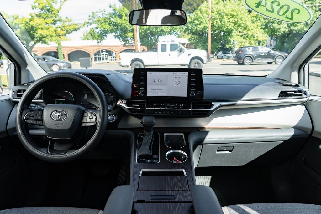 2024 Toyota Sienna LE Beaverton OR