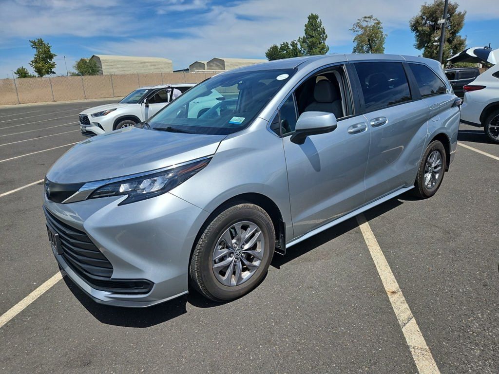 2024 Toyota Sienna LE Beaverton OR
