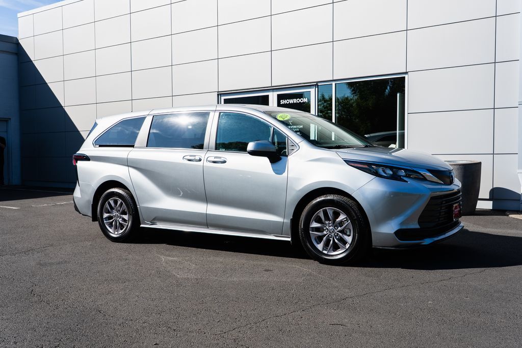 2024 Toyota Sienna LE Beaverton OR
