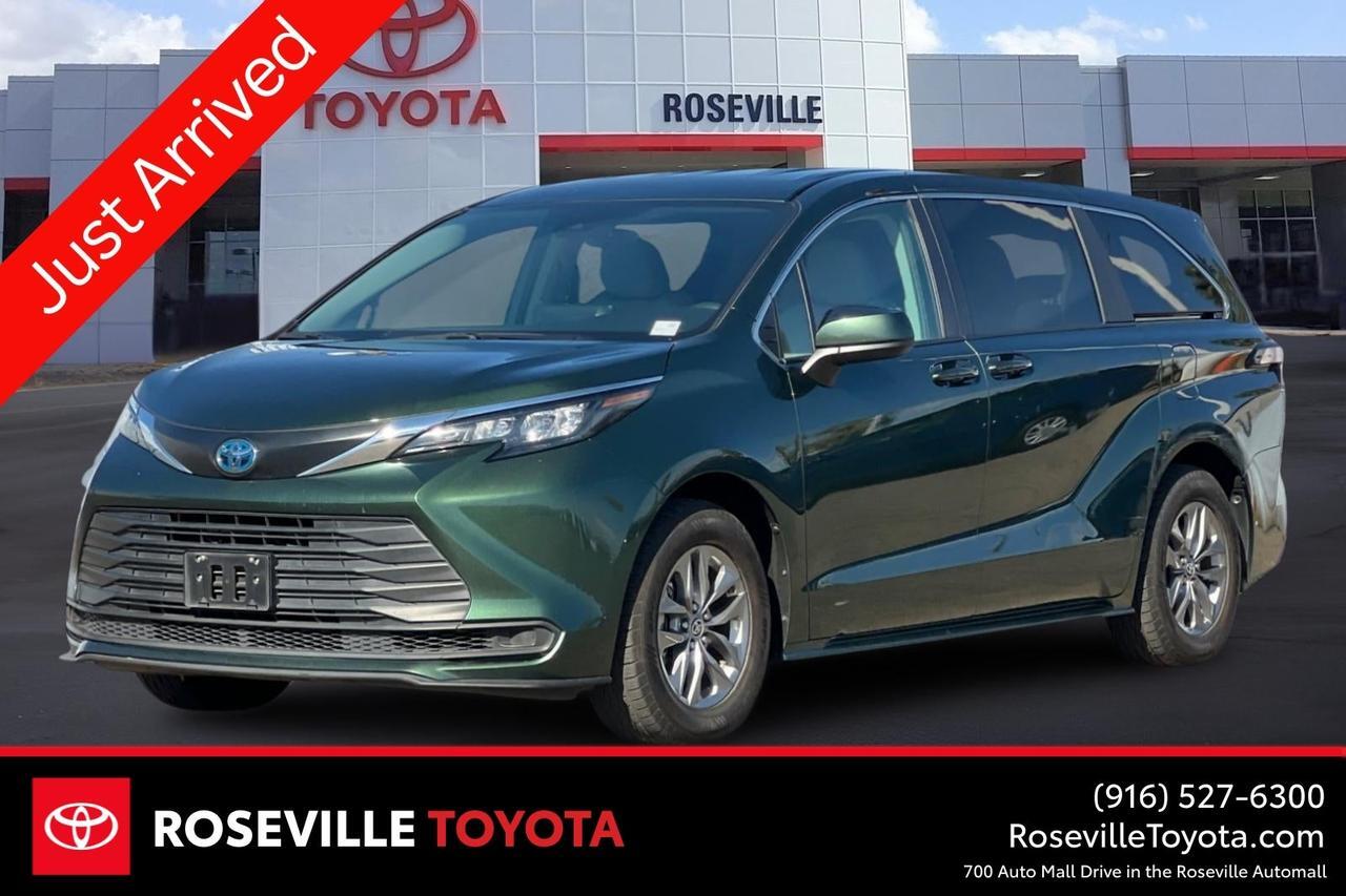 2024 Toyota Sienna LE