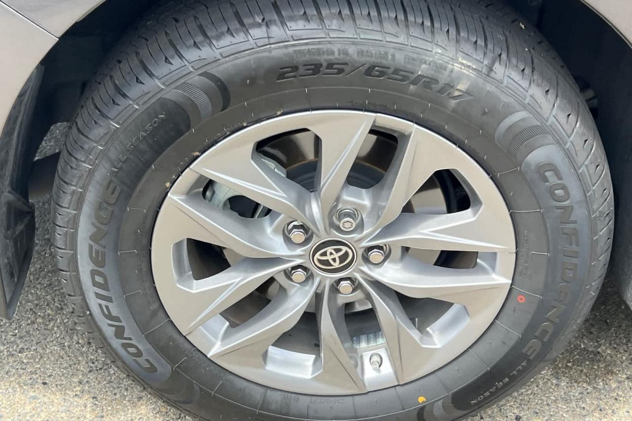2024 Toyota Sienna LE Roseville CA