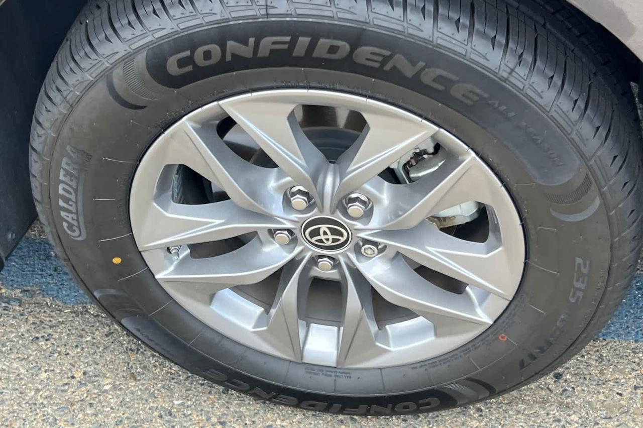 2024 Toyota Sienna LE Roseville CA