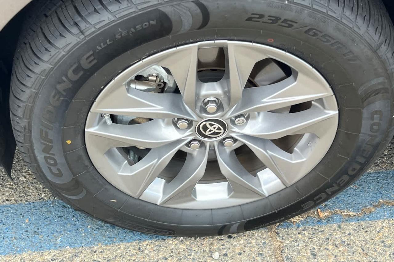 2024 Toyota Sienna LE Roseville CA