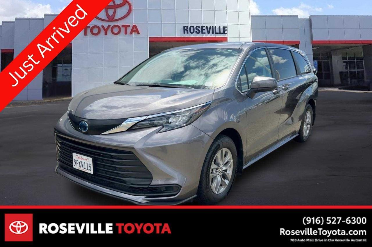 2024 Toyota Sienna LE