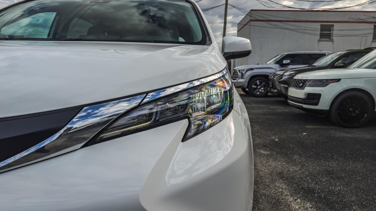 2024 Toyota Sienna LE WHEELCHAIR ACCESSIBLE Tallmadge OH