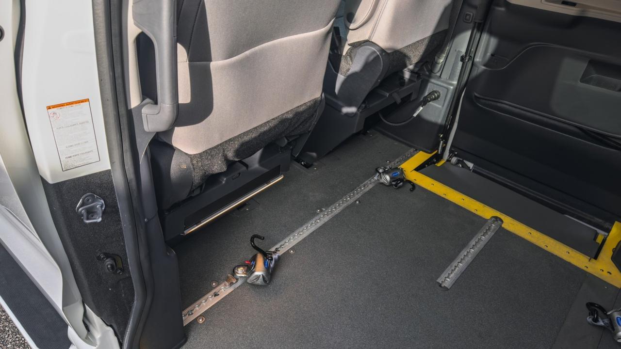 2024 Toyota Sienna LE WHEELCHAIR ACCESSIBLE Tallmadge OH