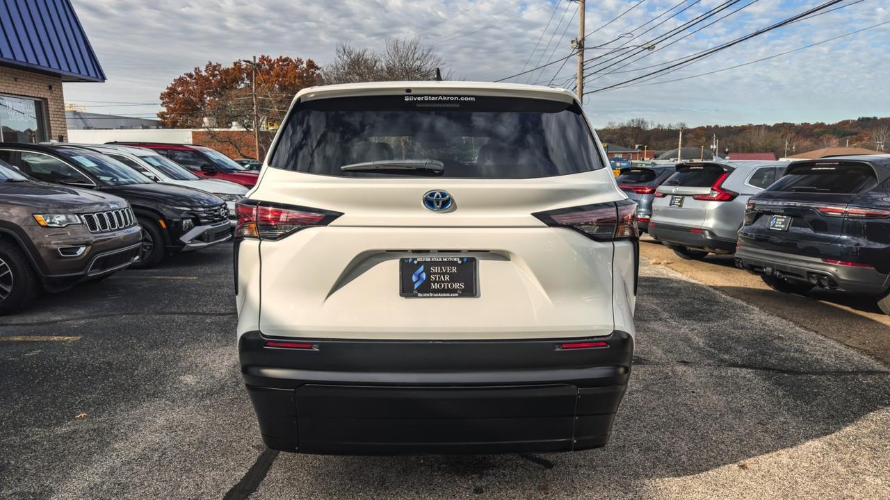2024 Toyota Sienna LE WHEELCHAIR ACCESSIBLE Tallmadge OH