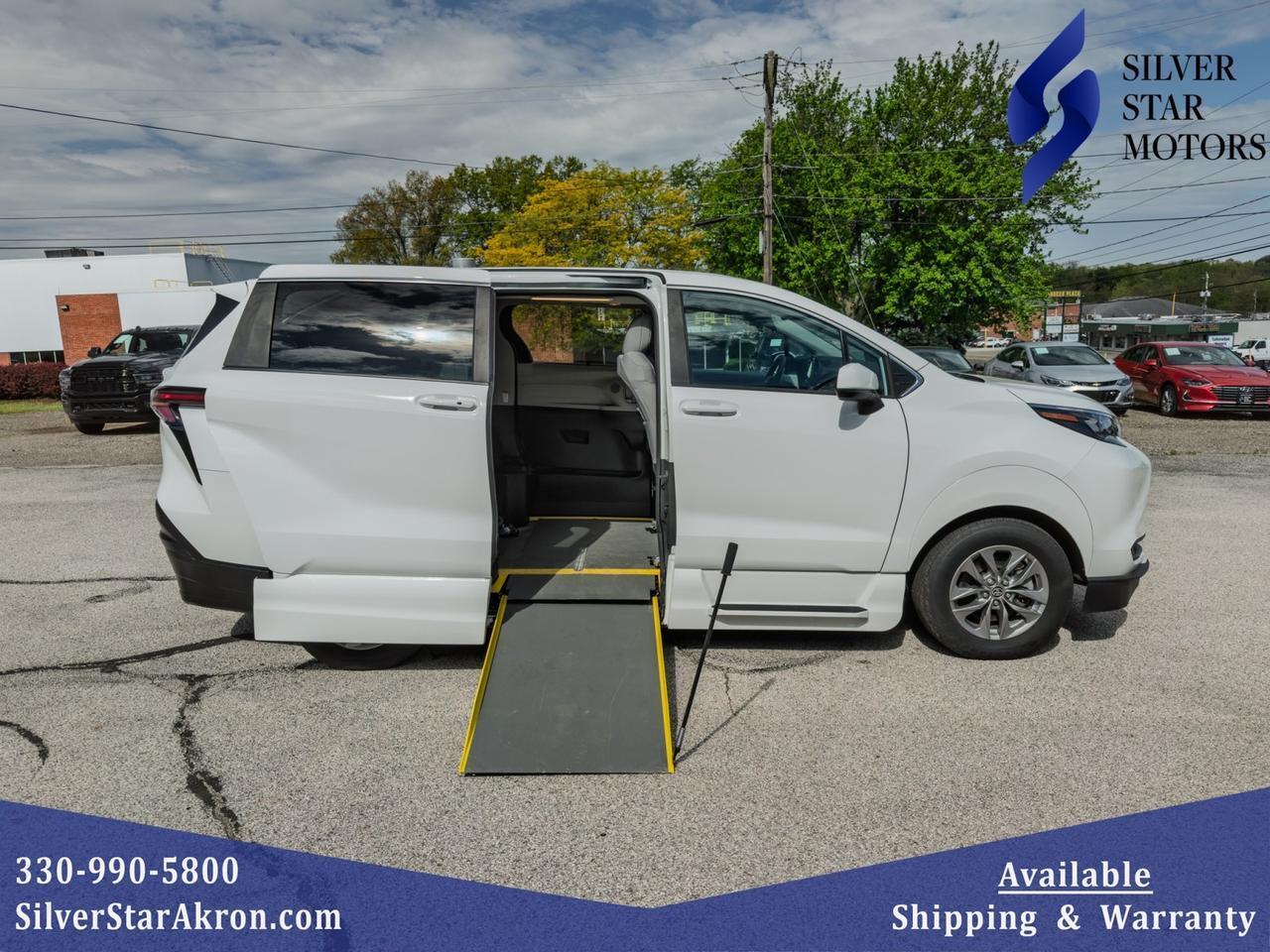 2024 Toyota Sienna LE WHEELCHAIR ACCESSIBLE