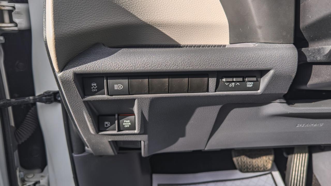 2024 Toyota Sienna LE WHEELCHAIR ACCESSIBLE Tallmadge OH