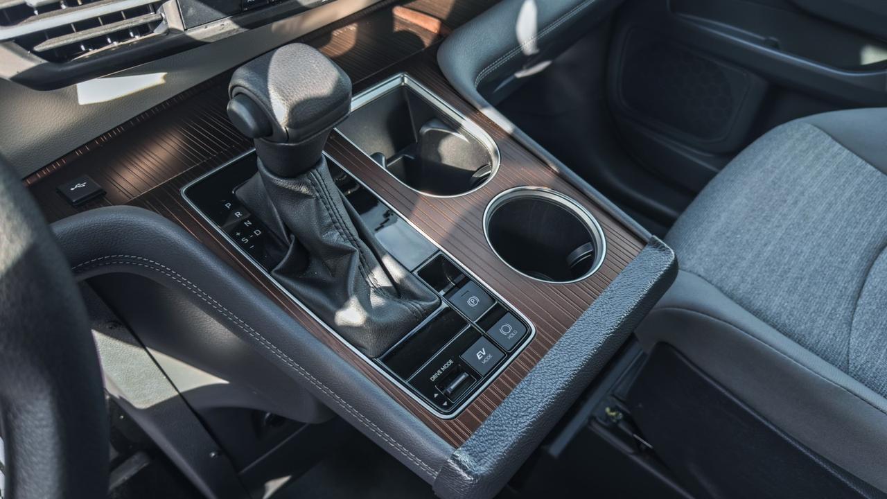 2024 Toyota Sienna LE WHEELCHAIR ACCESSIBLE Tallmadge OH