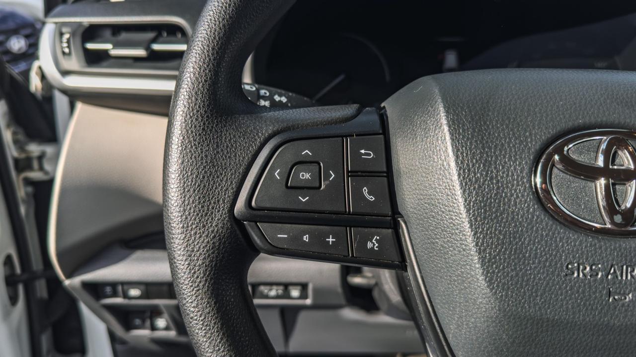 2024 Toyota Sienna LE WHEELCHAIR ACCESSIBLE Tallmadge OH