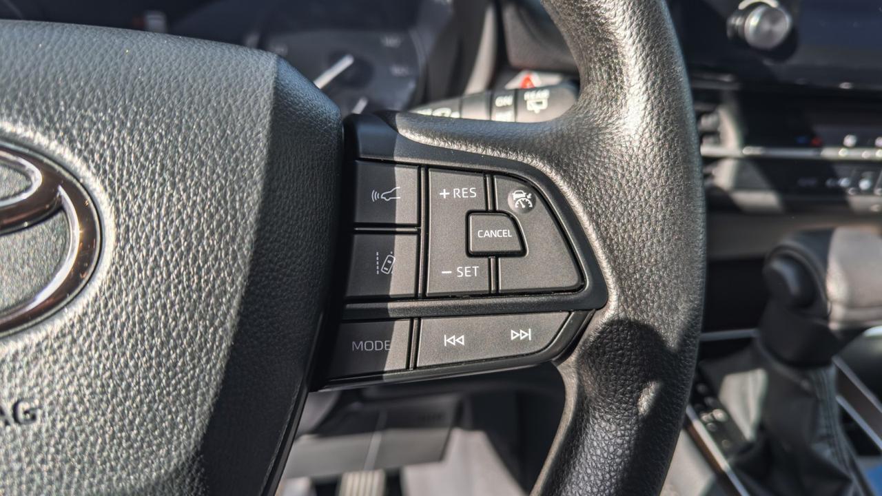 2024 Toyota Sienna LE WHEELCHAIR ACCESSIBLE Tallmadge OH