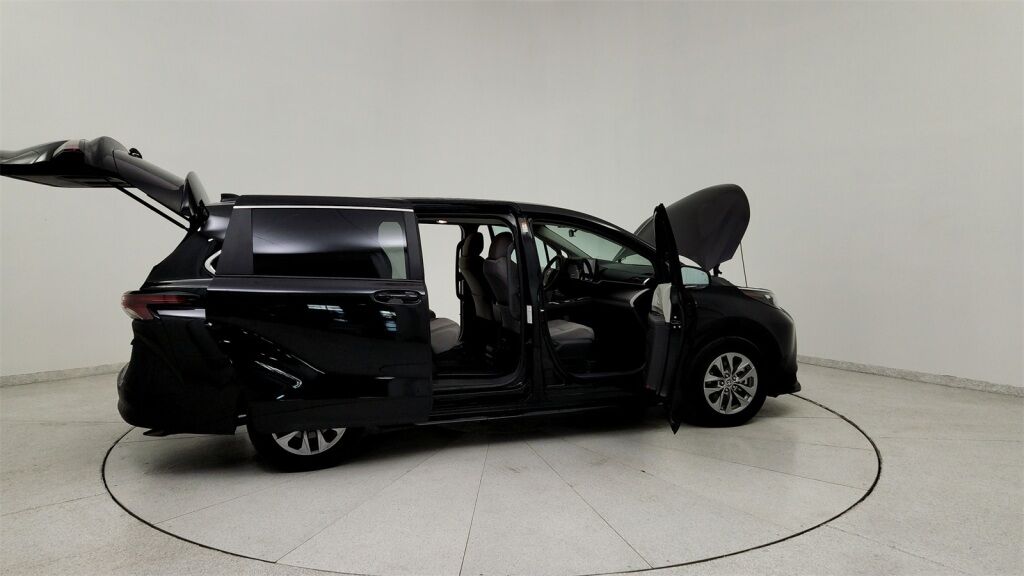 2024 Toyota Sienna LE Laurel MD