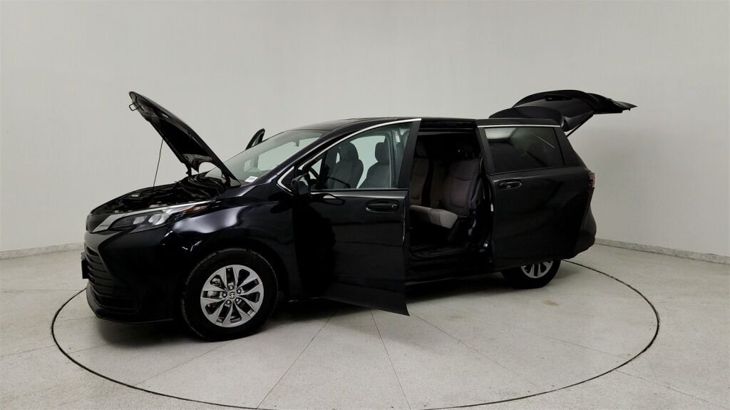 2024 Toyota Sienna LE Laurel MD