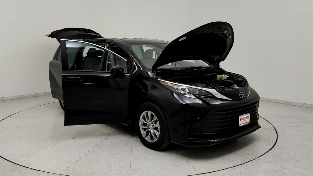 2024 Toyota Sienna LE Laurel MD