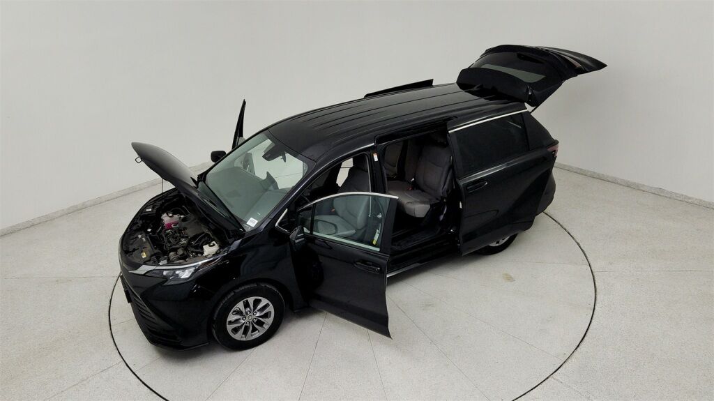 2024 Toyota Sienna LE Laurel MD