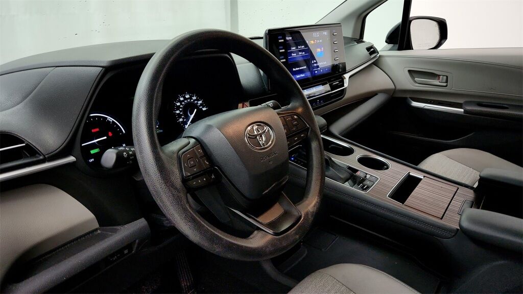 2024 Toyota Sienna LE Laurel MD