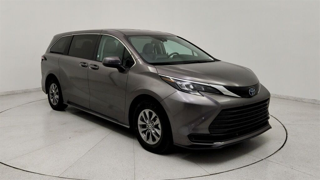 2024 Toyota Sienna LE