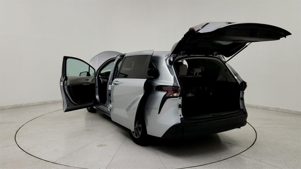 2024 Toyota Sienna LE Laurel MD