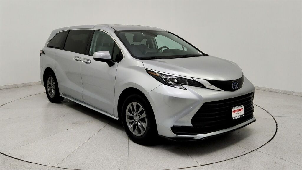2024 Toyota Sienna LE