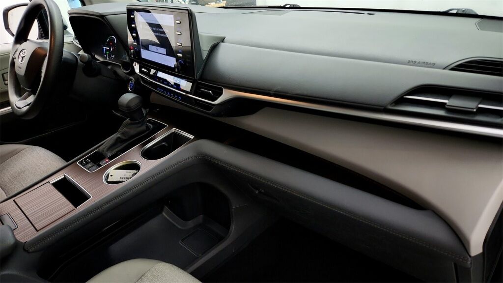 2024 Toyota Sienna LE Laurel MD