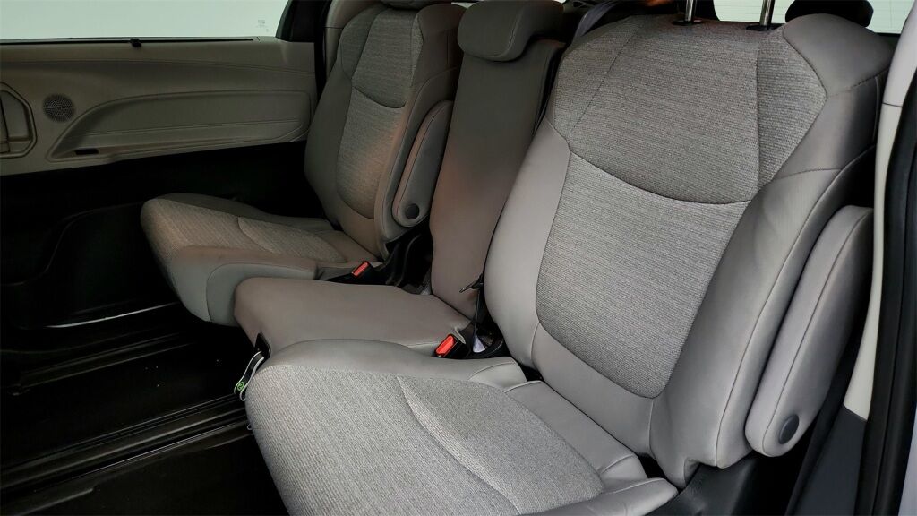 2024 Toyota Sienna LE Laurel MD