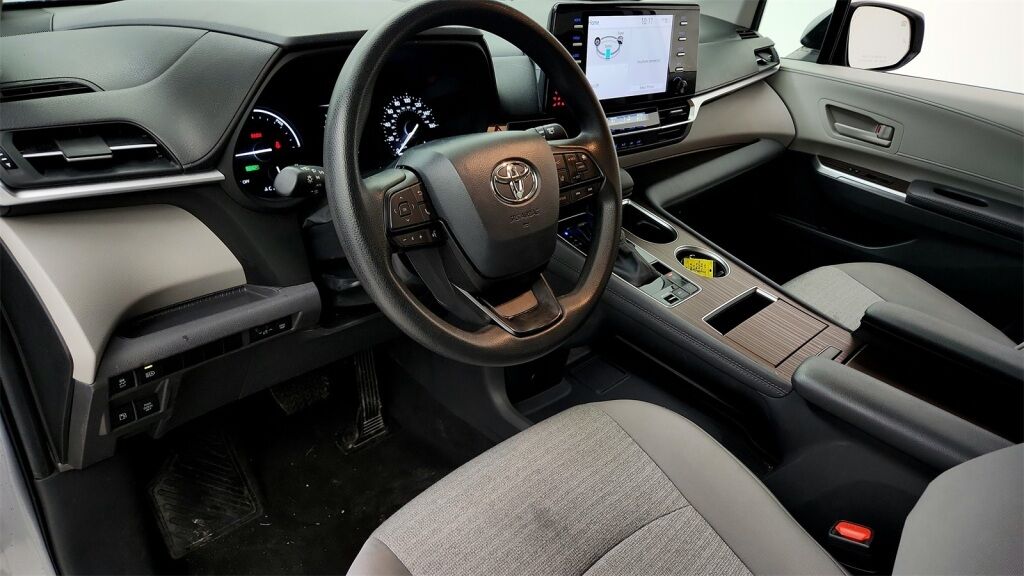 2024 Toyota Sienna LE Laurel MD