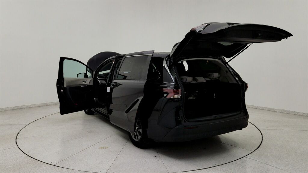 2024 Toyota Sienna LE Laurel MD