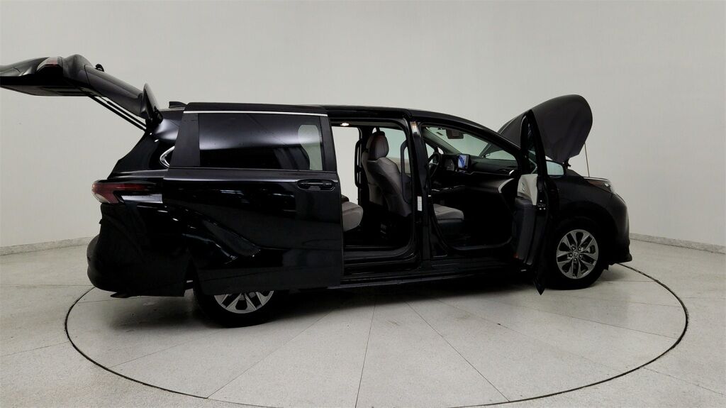 2024 Toyota Sienna LE Laurel MD