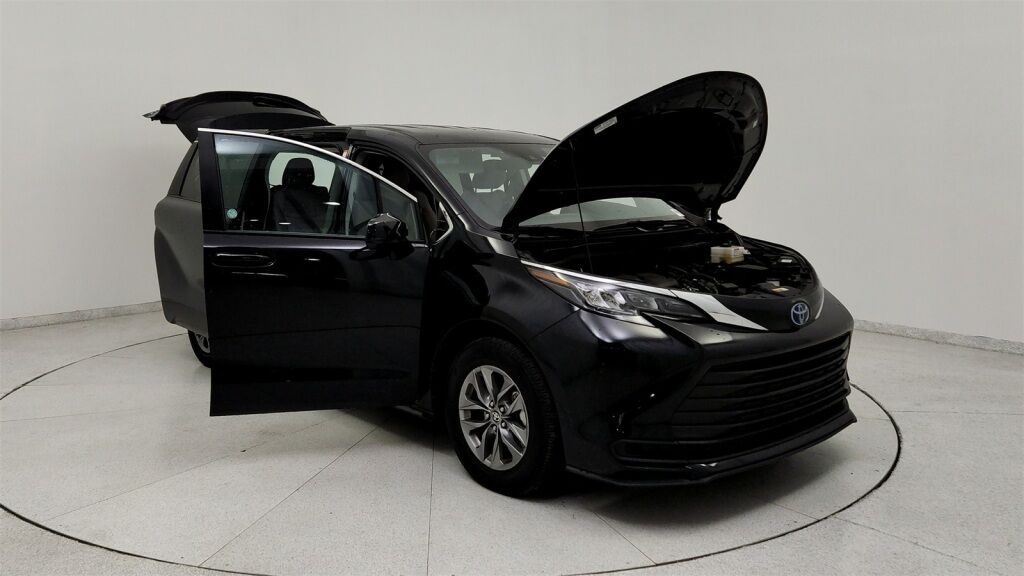 2024 Toyota Sienna LE Laurel MD
