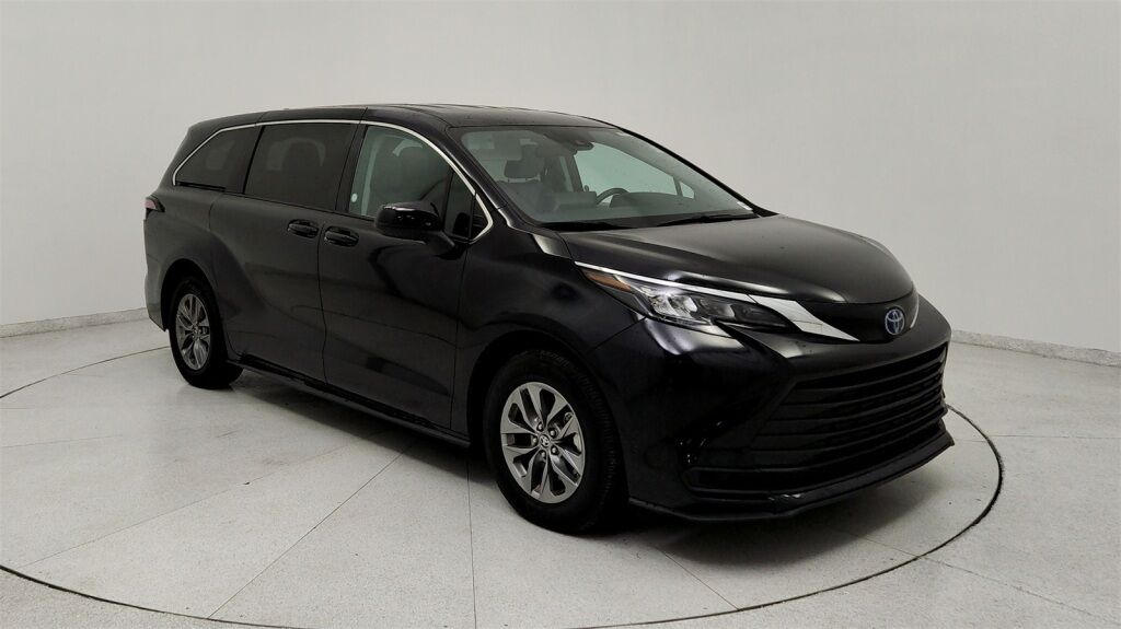2024 Toyota Sienna LE